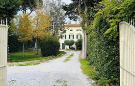 4 dormitorio piso 184 m² en Livorno, Italia. 740 000 €