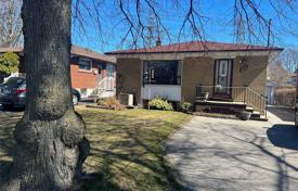 7 dormitorio casa de pueblo en Etobicoke, Canadá. C$1 621 000