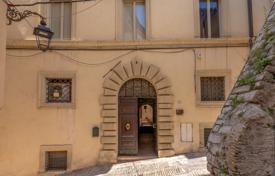 17 dormitorio piso 604 m² en Trevi, Italia. 1 250 000 €