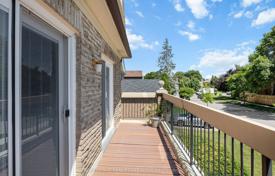 8 dormitorio adosado en North York, Canadá. C$1 613 000
