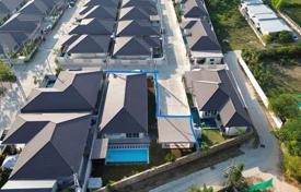 3 dormitorio casa de pueblo 975 m² en Chonburi, Tailandia. $372 000