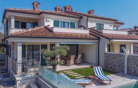 4 dormitorio casa de pueblo 220 m² en Umag, Croacia. 1 375 000 €