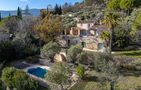 6 dormitorio villa en Fayence, Francia. 1 390 000 €