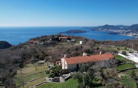 4 dormitorio casa de pueblo 370 m² en Sveti Stefan, Montenegro. 1 575 000 €