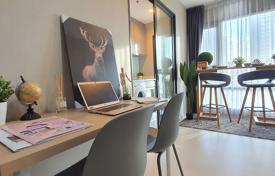 1-dormitorio apartamentos en condominio en Khlong Toei, Tailandia. $183 000