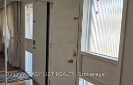13 dormitorio adosado en North York, Canadá. C$1 705 000