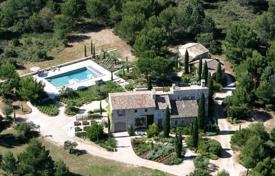 Villa – Provenza - Alpes - Costa Azul, Francia. 12 800 €  por semana