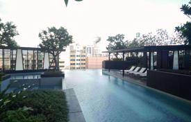 3-dormitorio apartamentos en condominio en Huai Khwang, Tailandia. $346 000