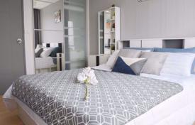 1-dormitorio apartamentos en condominio en Huai Khwang, Tailandia. $117 000