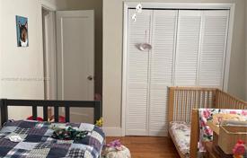3 dormitorio casa de pueblo 219 m² en Miami, Estados Unidos. $1 200 000