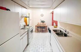6 dormitorio piso en North York, Canadá. C$1 060 000