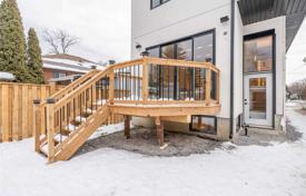 Casa de pueblo – Etobicoke, Toronto, Ontario,  Canadá. C$2 572 000