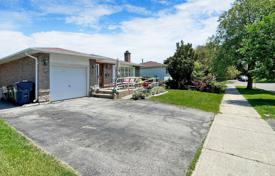 9 dormitorio casa de pueblo en Scarborough, Canadá. C$1 552 000