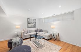 9 dormitorio casa de pueblo en Etobicoke, Canadá. C$1 672 000