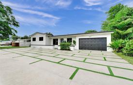 4 dormitorio casa de pueblo 208 m² en Miami, Estados Unidos. $1 098 000