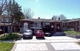 Adosado – Scarborough, Toronto, Ontario,  Canadá. C$1 423 000