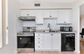 9 dormitorio piso en Scarborough, Canadá. C$841 000