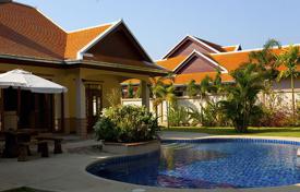 Villa – Pattaya, Chonburi, Tailandia. 1 770 €  por semana