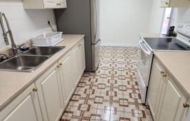 6 dormitorio piso en Etobicoke, Canadá. C$993 000