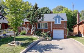 Casa de pueblo – York, Toronto, Ontario,  Canadá. C$1 164 000