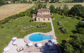 11 dormitorio villa 630 m² en Asciano, Italia. 2 950 000 €