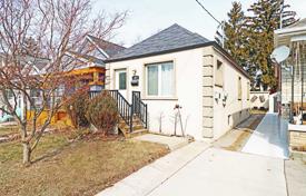Casa de pueblo – East York, Toronto, Ontario,  Canadá. C$1 156 000