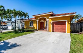 4 dormitorio casa de pueblo 234 m² en Miami, Estados Unidos. $590 000
