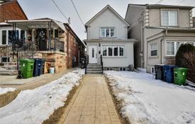 Casa de pueblo – York, Toronto, Ontario,  Canadá. C$1 459 000