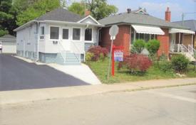 Casa de pueblo – York, Toronto, Ontario,  Canadá. C$1 087 000