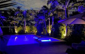 Casa de pueblo – Sunny Isles Beach, Florida, Estados Unidos. $3 100 000
