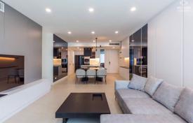 3-dormitorio apartamentos en condominio en Khlong Toei, Tailandia. $2 900  por semana