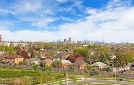 5 dormitorio piso en North York, Canadá. C$903 000