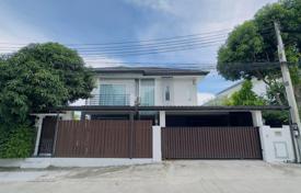 3 dormitorio villa 250 m² en Pattaya, Tailandia. $236 000