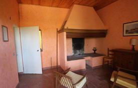 6 dormitorio villa 500 m² en Volterra, Italia. 550 000 €