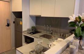 1-dormitorio apartamentos en condominio en Watthana, Tailandia. $158 000