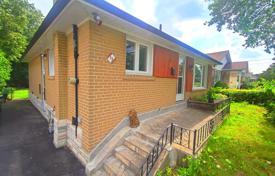 9 dormitorio casa de pueblo en Etobicoke, Canadá. C$1 383 000