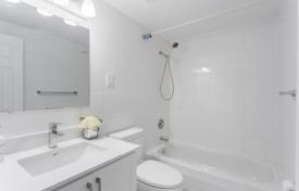 7 dormitorio adosado en Scarborough, Canadá. C$1 169 000