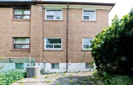10 dormitorio adosado en North York, Canadá. C$1 278 000