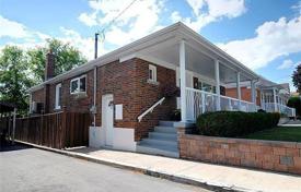 9 dormitorio casa de pueblo en Scarborough, Canadá. C$1 577 000