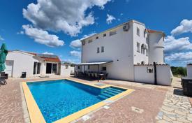 12 dormitorio casa de pueblo 400 m² en Valtura, Croacia. 1 230 000 €