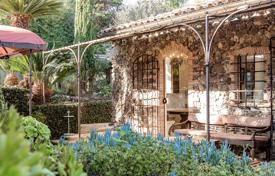 3 dormitorio villa en Cap d'Antibes, Francia. 1 390 000 €