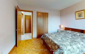 12 dormitorio casa de pueblo en North York, Canadá. C$1 611 000
