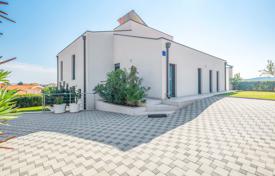 5 dormitorio casa de pueblo 260 m² en Medulin, Croacia. 995 000 €