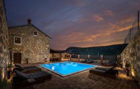 8 dormitorio casa de pueblo 230 m² en Primorje-Gorski Kotar County, Croacia. 750 000 €