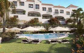 3 dormitorio adosado 244 m² en Estepona, España. 470 000 €