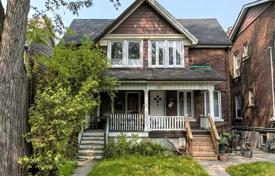 9 dormitorio adosado en Symington Avenue, Canadá. C$1 543 000