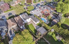 7 dormitorio casa de pueblo en Etobicoke, Canadá. C$1 373 000