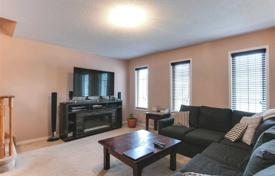 9 dormitorio adosado en North York, Canadá. C$1 217 000