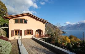 Villa – Menaggio, Lombardía, Italia. 880 000 €