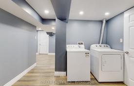 10 dormitorio casa de pueblo en North York, Canadá. C$2 059 000